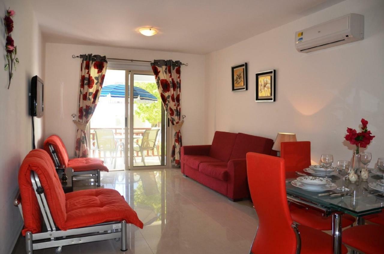 Ground Floor One Bedroom Apartment B2, 3 Pools, Free Wifi เปเยีย ภายนอก รูปภาพ