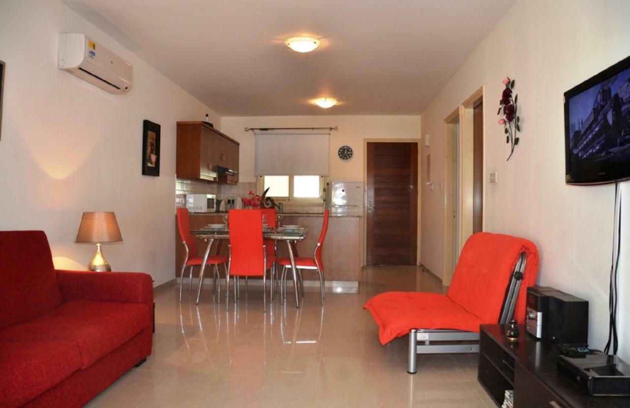 Ground Floor One Bedroom Apartment B2, 3 Pools, Free Wifi เปเยีย ภายนอก รูปภาพ